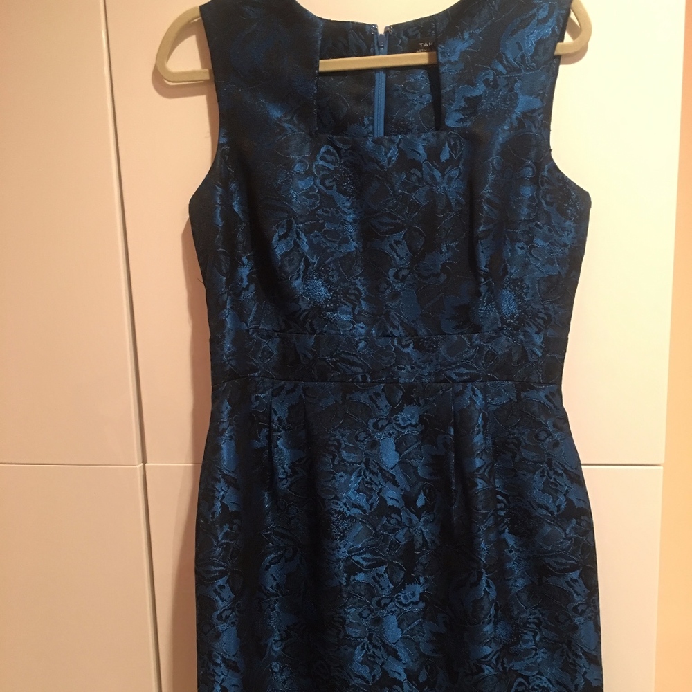 TAHARI Sleeveless Floral Metallic Jacquard Dress